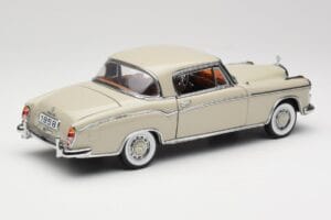 Mercedes 220 SE W128 Coupe Светлосив Sun Star 1:18 3568 Метал — снимка 3 от 8