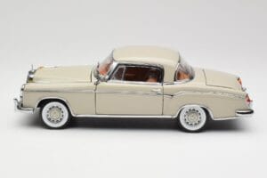 Mercedes 220 SE W128 Coupe Светлосив Sun Star 1:18 3568 Метал — снимка 4 от 8