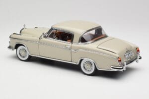 Mercedes 220 SE W128 Coupe Светлосив Sun Star 1:18 3568 Метал — снимка 7 от 8