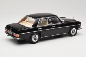 Mercedes 220D W115 Черен MCG 1:18 MCG18117 Метал — снимка 2 от 6