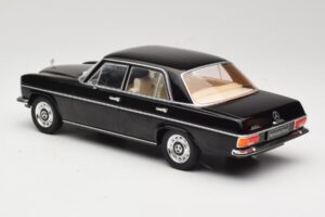 Mercedes 220D W115 Черен MCG 1:18 MCG18117 Метал — снимка 5 от 6