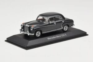 Mercedes 220S W180 Светлосив Minichamps 1:43 B66040534 Метал — снимка 2 от 4