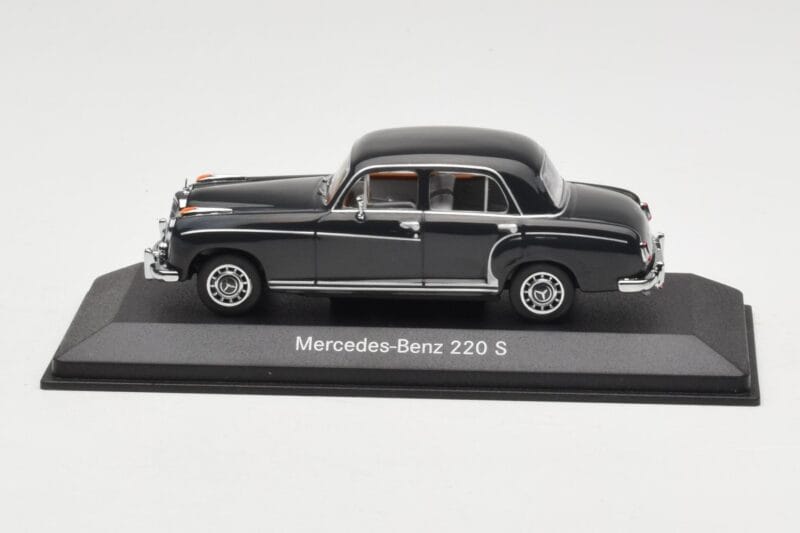 Mercedes 220S W180 Светлосив Minichamps 1:43 B66040534 Метал