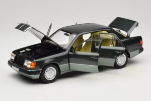 Mercedes 230E W124 Night Green Metallic Norev 1:18 183952 Метал — снимка 2 от 8