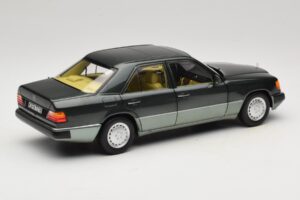 Mercedes 230E W124 Night Green Metallic Norev 1:18 183952 Метал — снимка 3 от 8