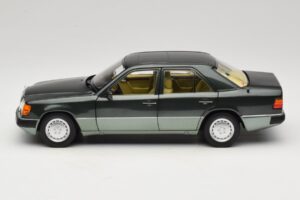 Mercedes 230E W124 Night Green Metallic Norev 1:18 183952 Метал — снимка 4 от 8