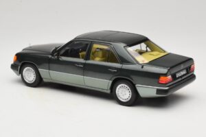 Mercedes 230E W124 Night Green Metallic Norev 1:18 183952 Метал — снимка 7 от 8