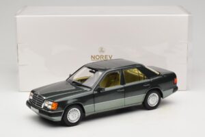 Mercedes 230E W124 Night Green Metallic Norev 1:18 183952 Метал — снимка 8 от 8