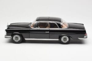 Mercedes 280 SE W111 Coupe Черен AUTOart 1:18 76286 Метал — снимка 4 от 8