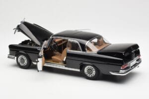 Mercedes 280 SE W111 Coupe Черен AUTOart 1:18 76286 Метал — снимка 5 от 8