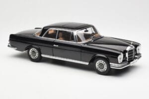 Mercedes 280 SE W111 Coupe Черен AUTOart 1:18 76286 Метал — снимка 6 от 8