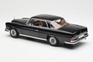 Mercedes 280 SE W111 Coupe Черен AUTOart 1:18 76286 Метал — снимка 7 от 8