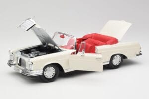 Mercedes 280SE W108 Ivory Бял Maisto 1:18 50223 Метал — снимка 2 от 8