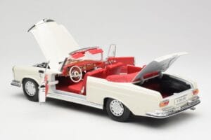 Mercedes 280SE W108 Ivory Бял Maisto 1:18 50223 Метал — снимка 5 от 8