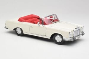 Mercedes 280SE W108 Ivory Бял Maisto 1:18 50223 Метал — снимка 6 от 8
