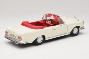 Mercedes 280 SE W108 Бял Maisto 1:18 52111 Метал — снимка 3 от 8