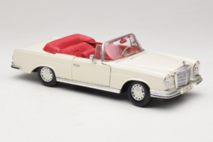 Mercedes 280 SE W108 Бял Maisto 1:18 52111 Метал — снимка 6 от 8