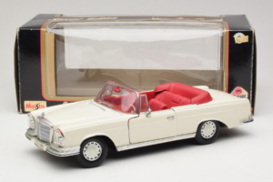 Mercedes 280 SE W108 Бял Maisto 1:18 52111 Метал — снимка 8 от 8