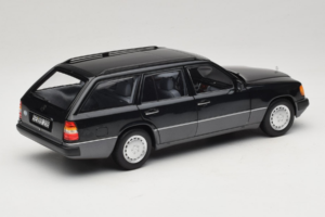 Mercedes 300 D W124 Комби Черен Norev 1:18 183960 Метал — снимка 3 от 8