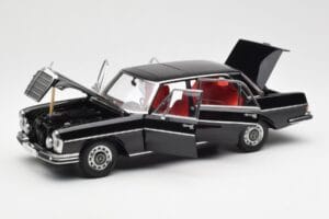 Mercedes 300 SEL 6.3 W109 Черен AUTOart 1:18 76140 Метал — снимка 2 от 8