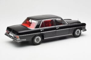 Mercedes 300 SEL 6.3 W109 Черен AUTOart 1:18 76140 Метал — снимка 3 от 8