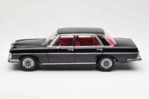 Mercedes 300 SEL 6.3 W109 Черен AUTOart 1:18 76140 Метал — снимка 4 от 8