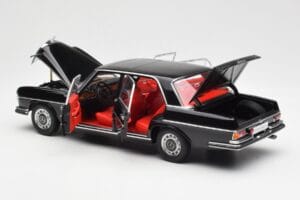 Mercedes 300 SEL 6.3 W109 Черен AUTOart 1:18 76140 Метал — снимка 5 от 8