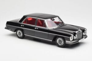 Mercedes 300 SEL 6.3 W109 Черен AUTOart 1:18 76140 Метал — снимка 6 от 8