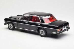 Mercedes 300 SEL 6.3 W109 Черен AUTOart 1:18 76140 Метал — снимка 7 от 8