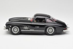 Mercedes 300 SL W198 Черен Bburago 1:18 35791 Метал — снимка 4 от 8