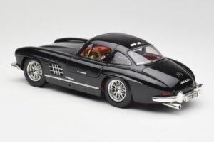 Mercedes 300 SL W198 Черен Bburago 1:18 35791 Метал — снимка 7 от 8