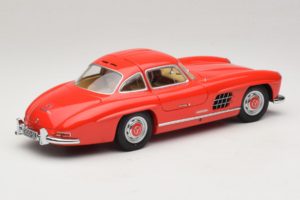 Mercedes 300 SL Gullwing Червен Minichamps 1:18 180039001 Метал — снимка 3 от 8