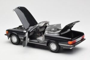 Mercedes 300 SL R107 Черен Pearl Дилърско Издание Norev 1:18 B66040678 Метал — снимка 7 от 10