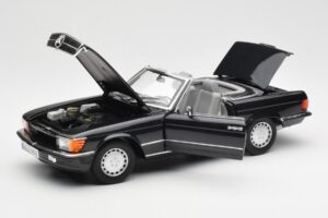 Mercedes 300 SL R107 Черен Pearl Дилърско Издание Norev 1:18 B66040678 Метал — снимка 2 от 10
