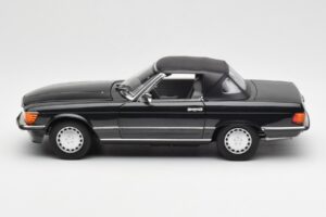 Mercedes 300 SL R107 Черен Pearl Дилърско Издание Norev 1:18 B66040678 Метал — снимка 5 от 10