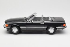 Mercedes 300 SL R107 Черен Pearl Дилърско Издание Norev 1:18 B66040678 Метал — снимка 6 от 10