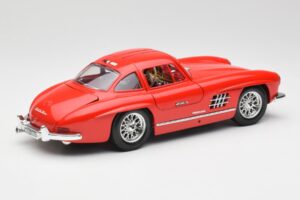 Mercedes 300 SL Червен Bburago 1:18 3015 Метал — снимка 3 от 8