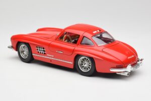 Mercedes 300 SL Червен Bburago 1:18 3015 Метал — снимка 7 от 8