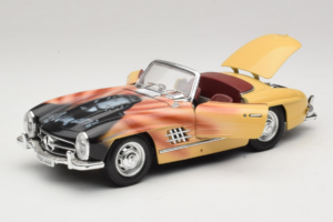 Mercedes 300 SL Roadster Rosemarie Muster Лимитирано Издание 18/27 Bburago 1:18 3023-M1 Метал — снимка 2 от 8