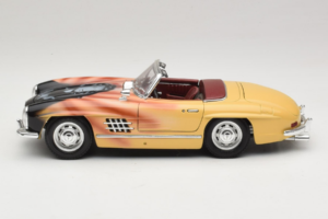 Mercedes 300 SL Roadster Rosemarie Muster Лимитирано Издание 18/27 Bburago 1:18 3023-M1 Метал — снимка 4 от 8