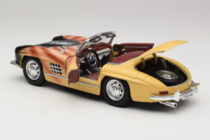 Mercedes 300 SL Roadster Rosemarie Muster Лимитирано Издание 18/27 Bburago 1:18 3023-M1 Метал — снимка 5 от 8