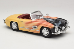 Mercedes 300 SL Roadster Rosemarie Muster Лимитирано Издание 18/27 Bburago 1:18 3023-M1 Метал — снимка 6 от 8