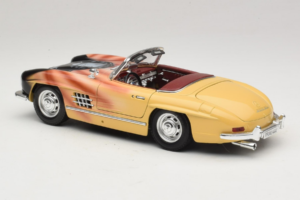 Mercedes 300 SL Roadster Rosemarie Muster Лимитирано Издание 18/27 Bburago 1:18 3023-M1 Метал — снимка 7 от 8