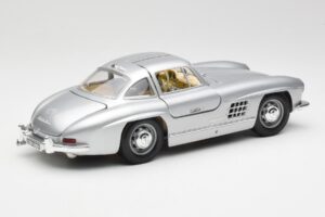 Mercedes 300 SL Сребрист Bburago 1:18 3013 Метал — снимка 3 от 8
