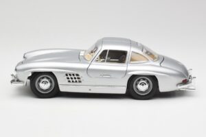 Mercedes 300 SL Сребрист Bburago 1:18 3013 Метал — снимка 4 от 8