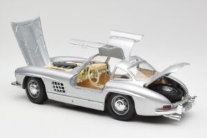 Mercedes 300 SL Сребрист Bburago 1:18 3013 Метал — снимка 5 от 8