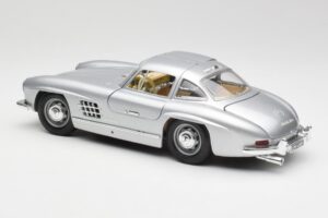 Mercedes 300 SL Сребрист Bburago 1:18 3013 Метал — снимка 7 от 8