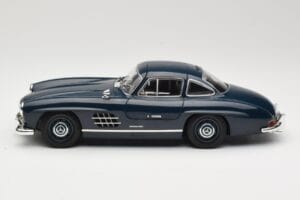 Mercedes 300 SL W198 Gullwing Тъмносин Minichamps 1:18 110037216 Метал — снимка 4 от 8