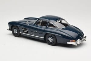 Mercedes 300 SL W198 Gullwing Тъмносин Minichamps 1:18 110037216 Метал — снимка 7 от 8