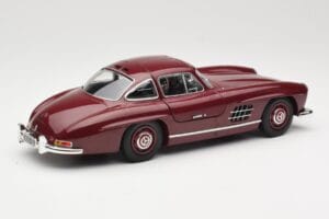 Mercedes 300 SL W198 Gullwing Тъмночервен Minichamps 1:18 110037218 Метал — снимка 3 от 8